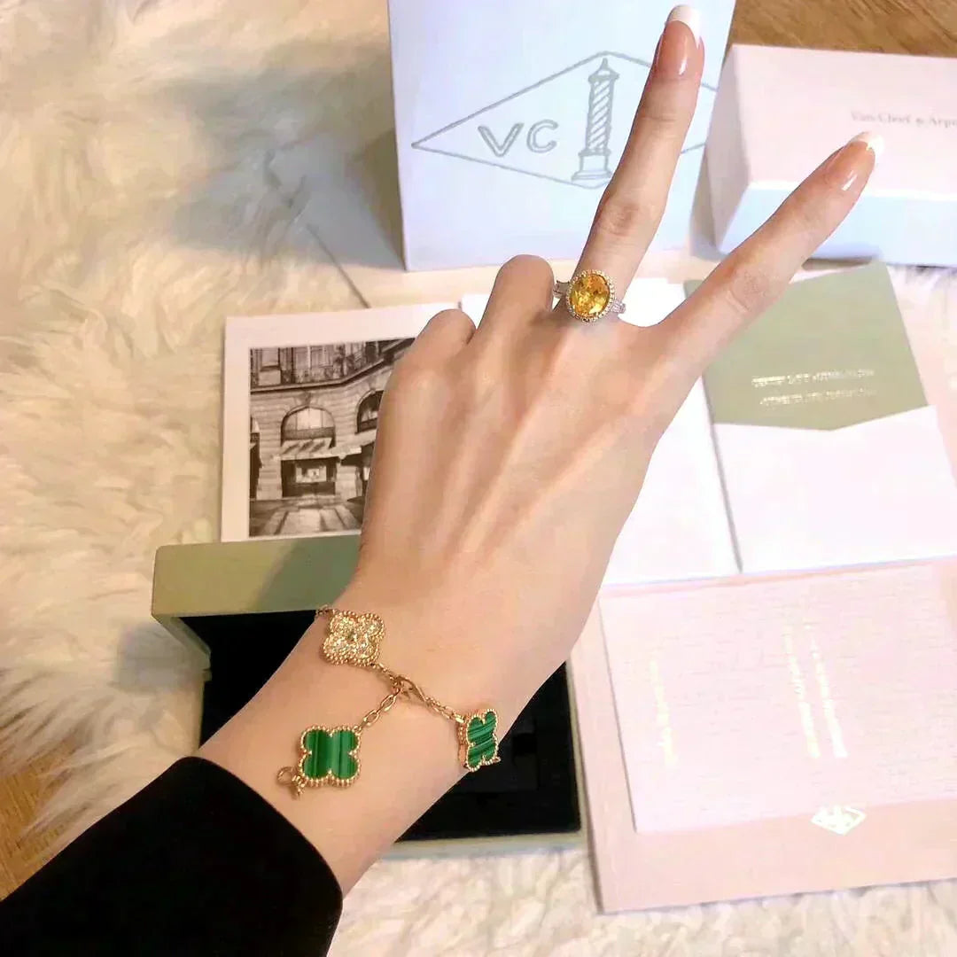 VCA CLOVER 5 MOTIF MALACHITE BRACELET COLLECTION
