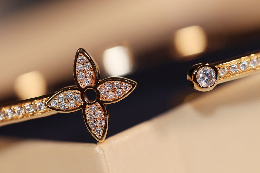 LOUIS VUITTON IDYLLE GOLD OPEN BRACELET DIAMOND PAVED