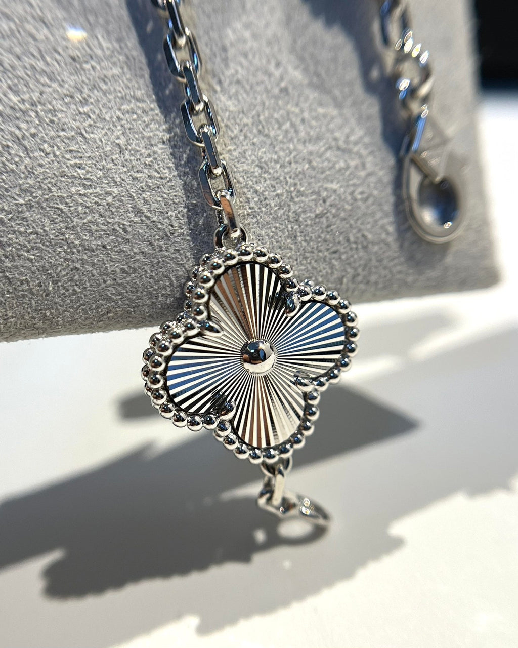 VCA CLOVER 5 MOTIF LASER BRACELET COLLECTION