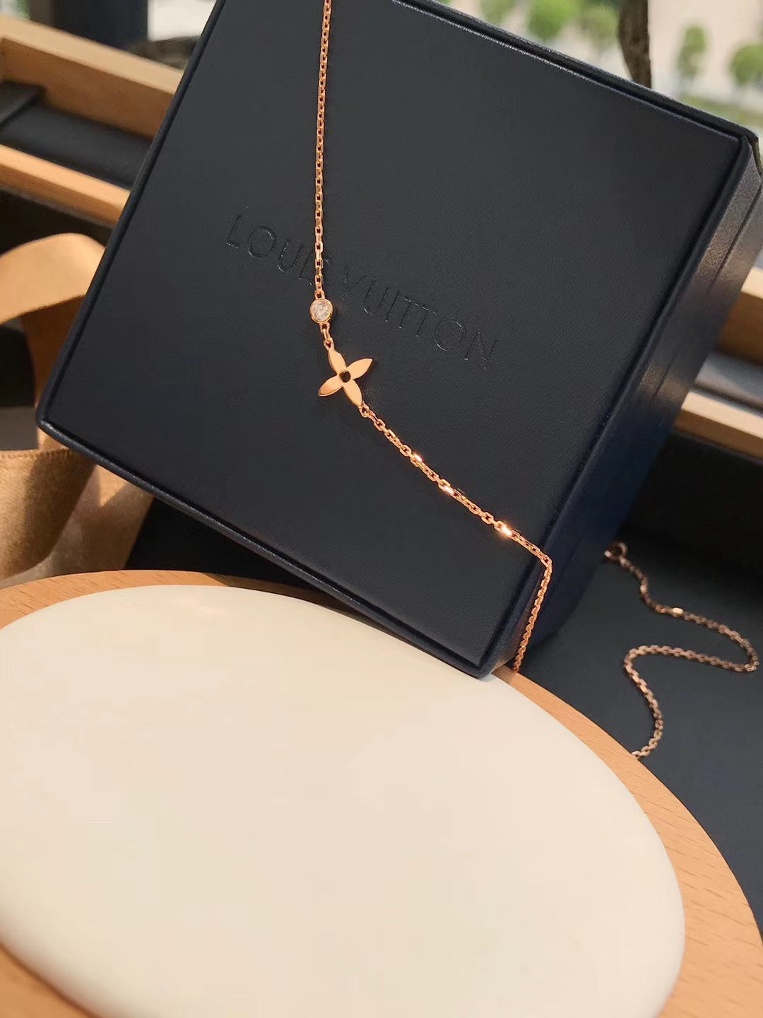 LOUIS VUITTON BLOSSOM PENDANT PINK GOLD AND DIAMOND