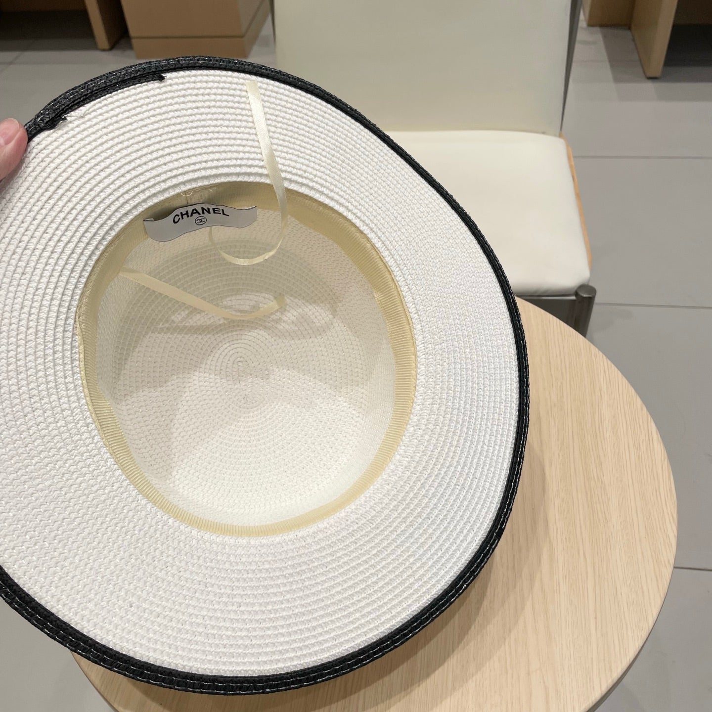 CHANEL FLAT STRAW HAT WHITE 672721