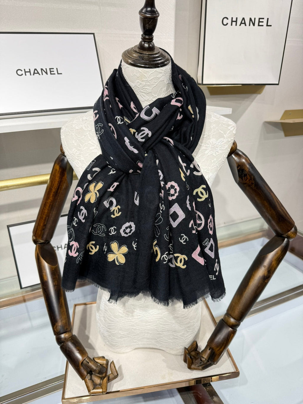 CHANEL 25S SCARF 200 IN CASHMERE 706597