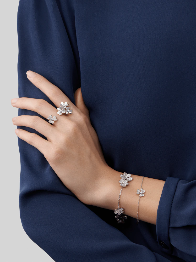 VCA FRIVOLE SILVER FLOWER DIAMOND BRACELET